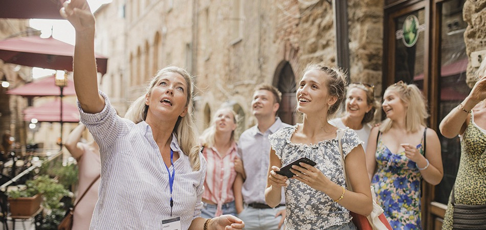  VISITAS GUIADAS Y ACOMPAÑADAS